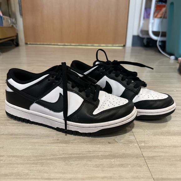 Nike Dunks - Picture 2 of 4